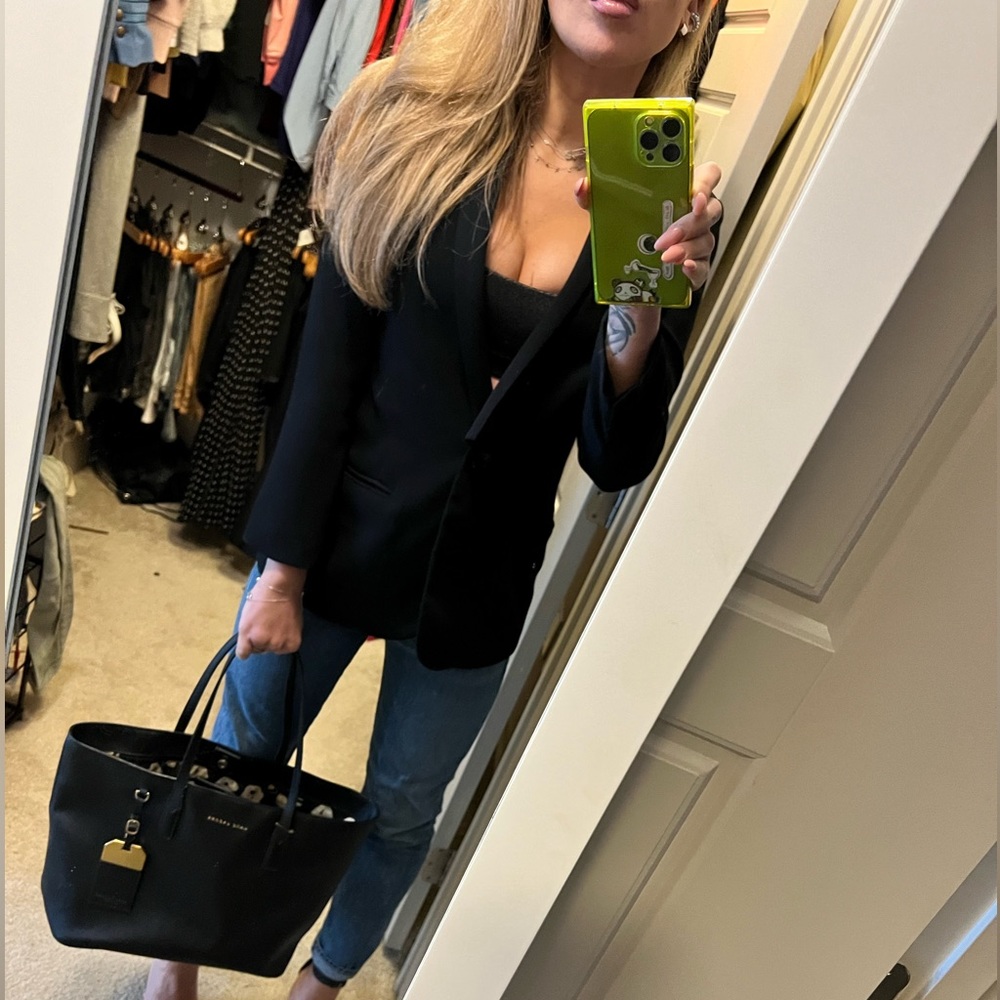 Marc Jacobs tote bag, Letter M in Mark is missing